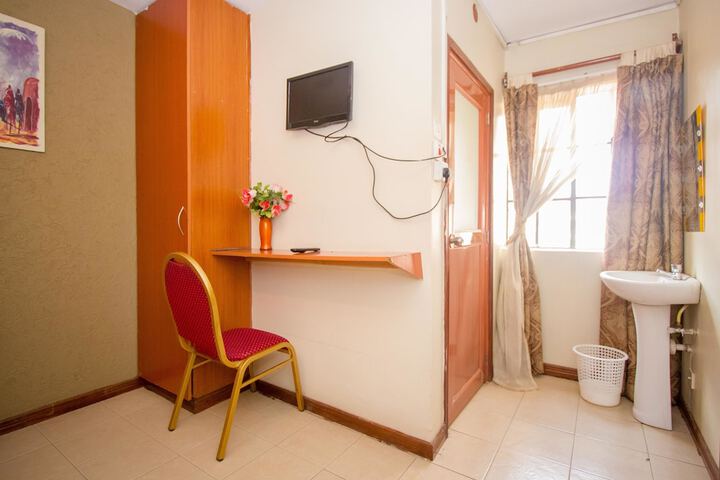 Room 16 of 76