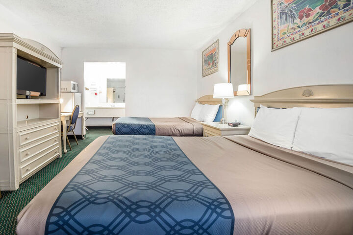 Room 13 of 28