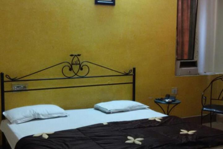 Room 2 of 7