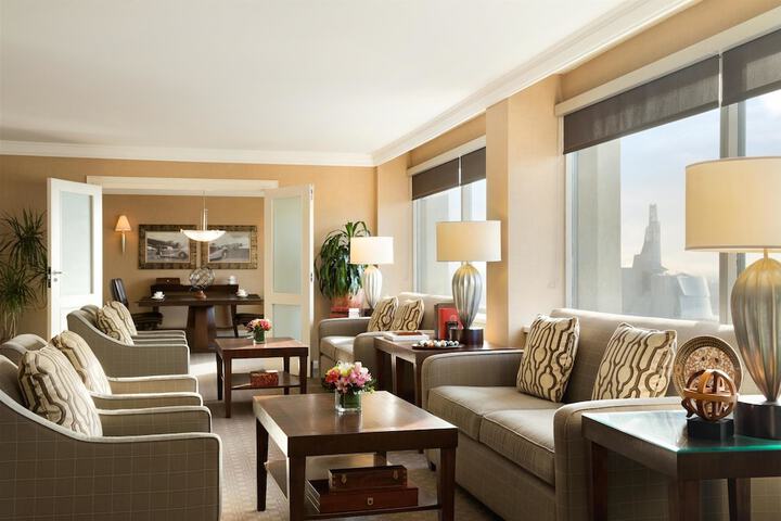 Lounge 52 of 56