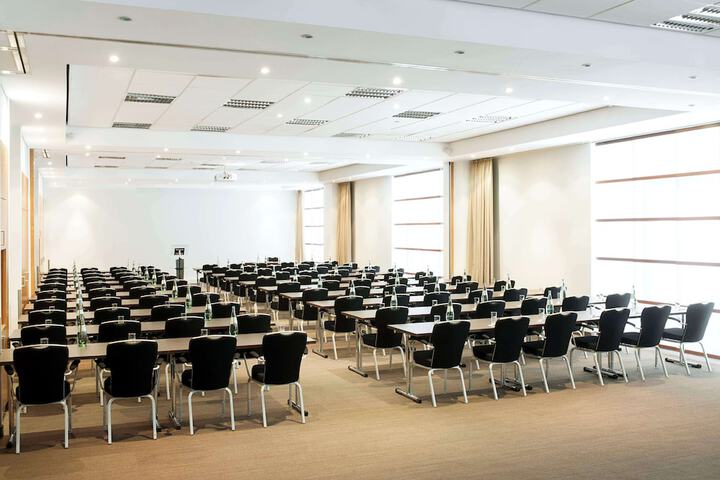 Business Center 44 of 50