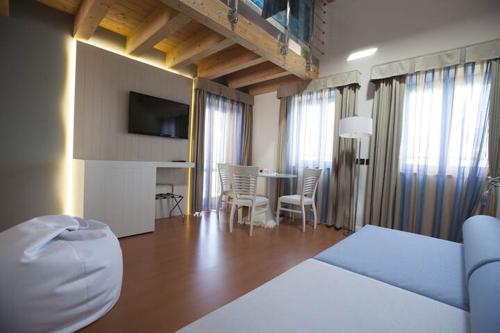 Room 40 of 160
