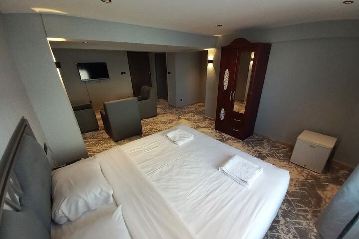 Room 15 of 50
