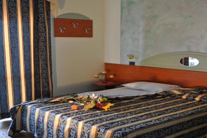 Room 3 of 16
