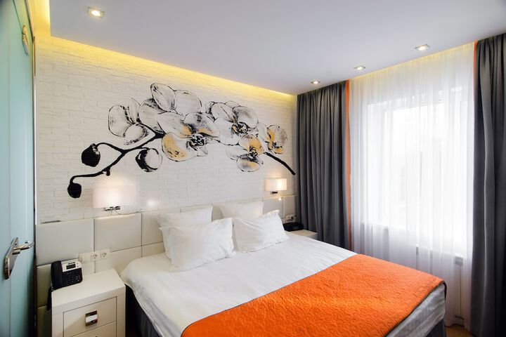 Room 11 of 37