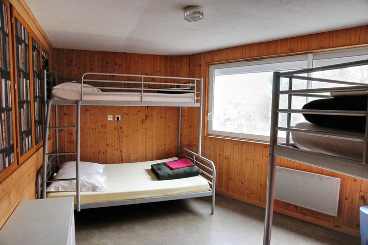 Room 4 of 16