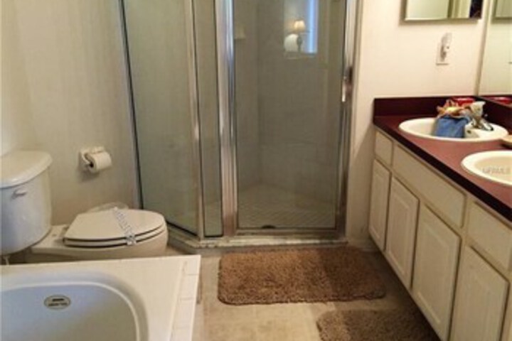 Room 4 of 103