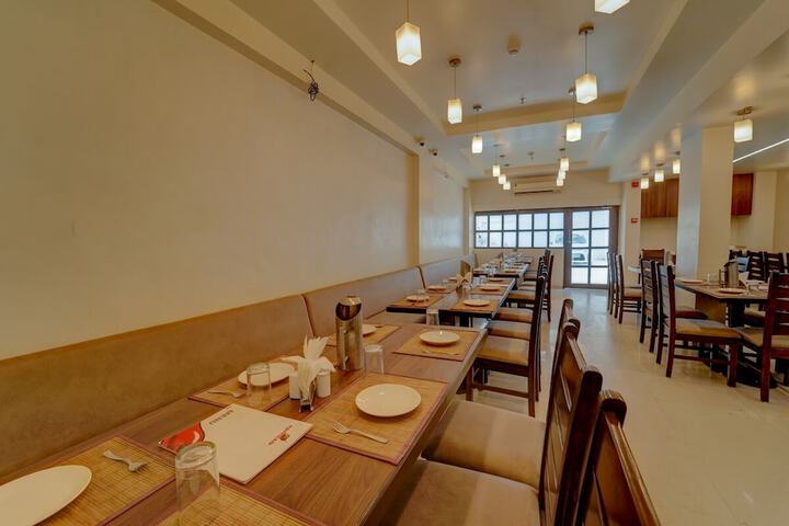 Dining 18 of 21