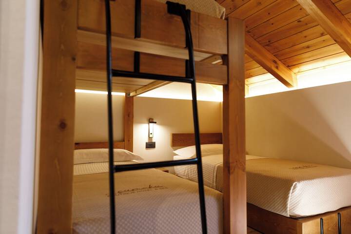 Room 5 of 124