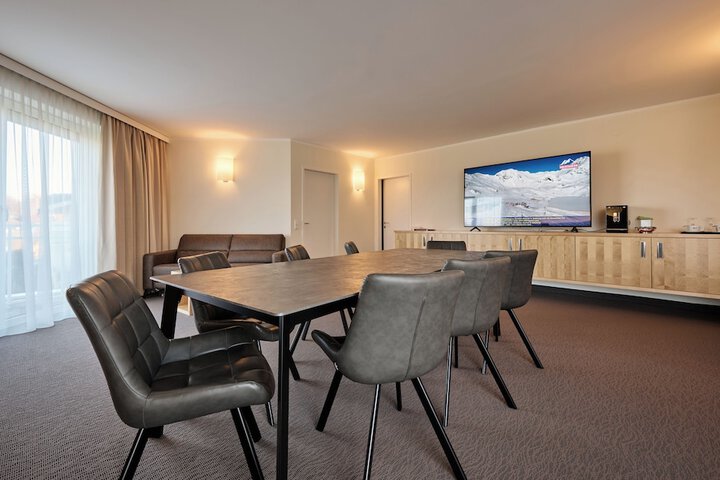 Room 14 of 74