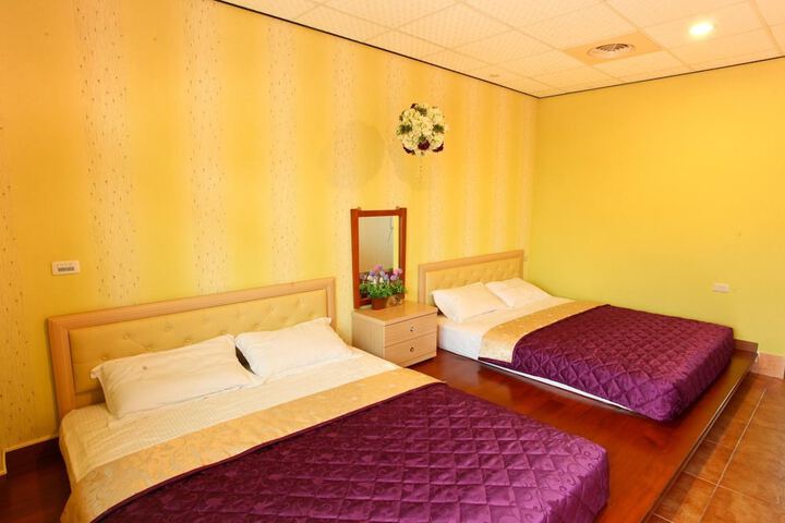 Room 13 of 38