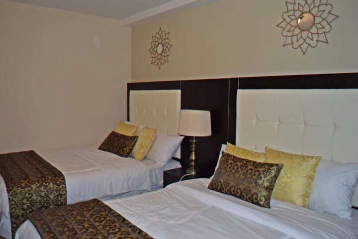 Room 9 of 16