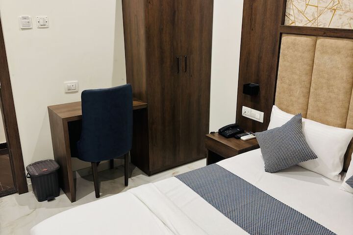 Room 9 of 22