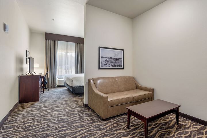 Studio Accessible King Size Bed (8 of 20)