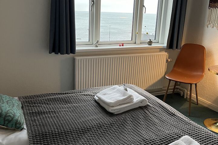 Room 9 of 62
