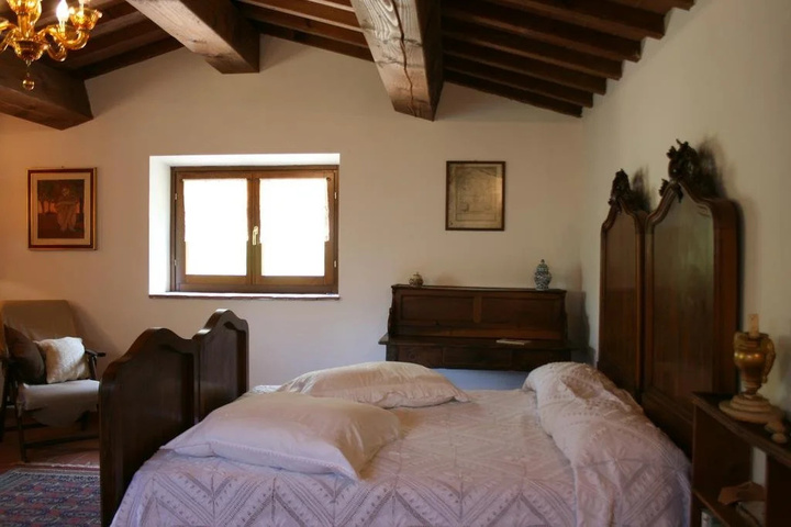 Room 2 of 16