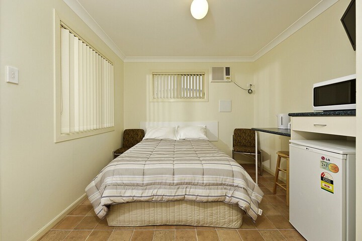 Room 5 of 33
