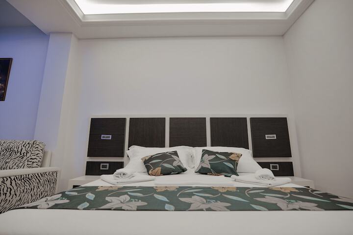 Room 4 of 52