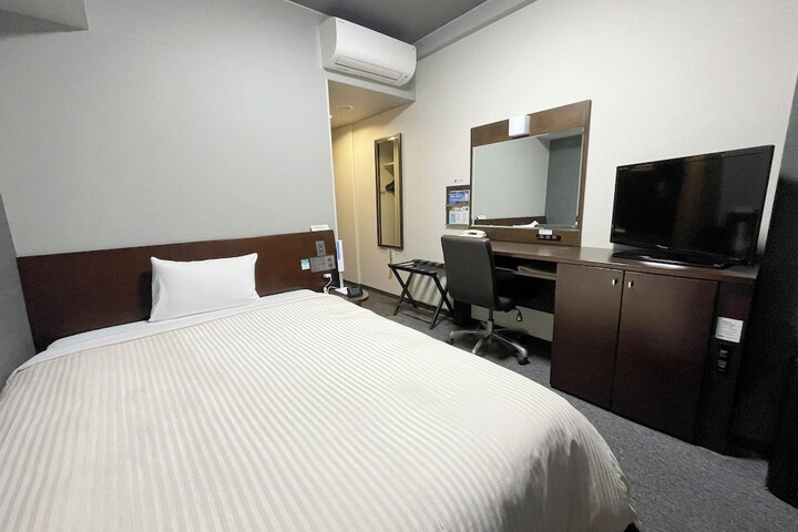 Room 4 of 32