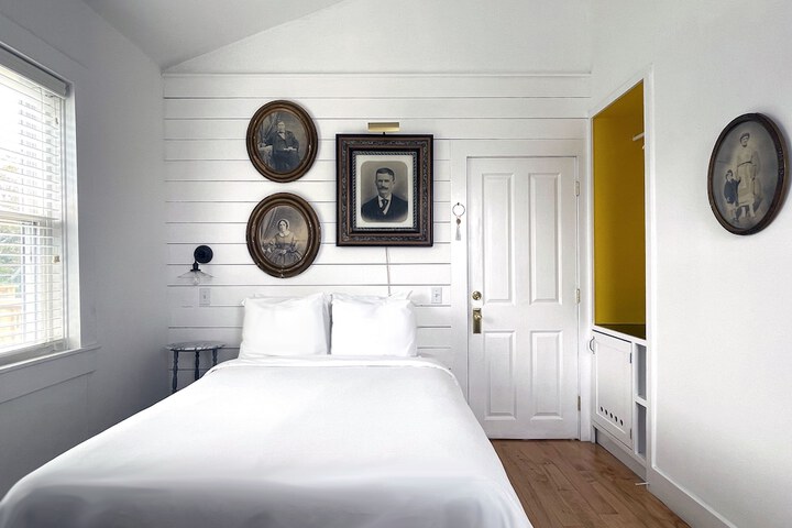 Room 15 of 32