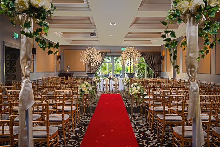 Ballroom/Hall 94 of 112