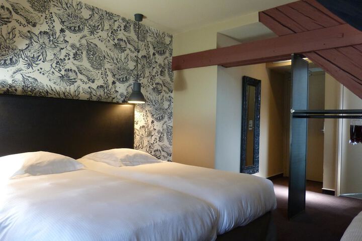 Room 25 of 80