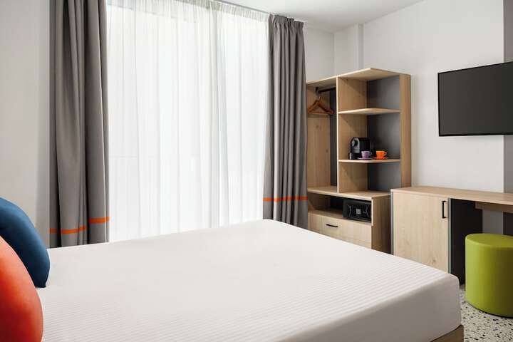 Room 17 of 49