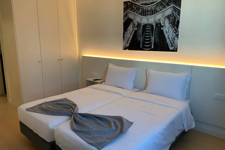 Room 8 of 22