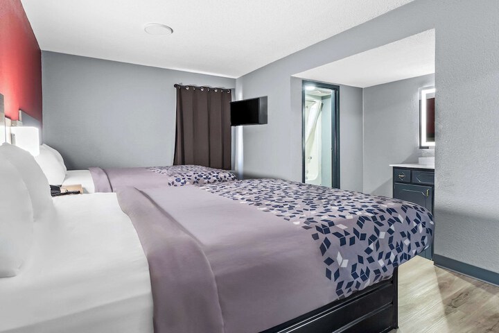 2 Queen Beds (18 of 28)