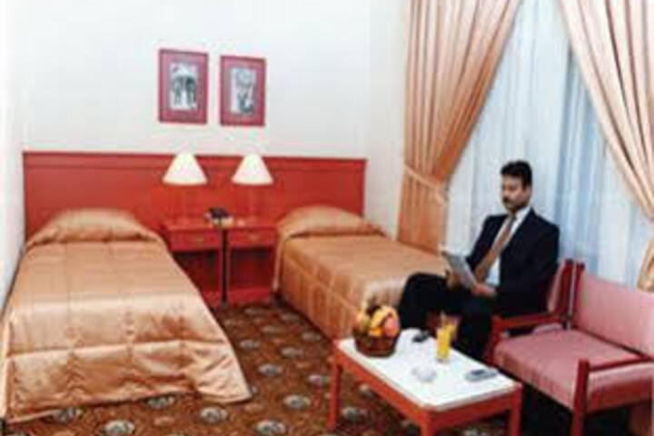 Room 5 of 9