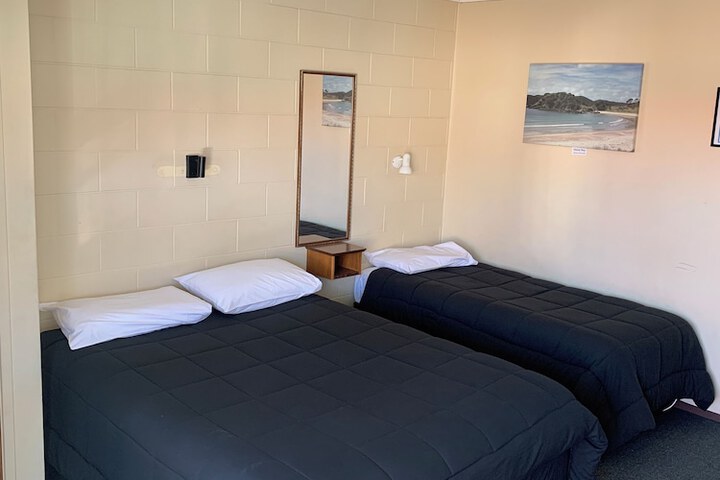 Room 5 of 33