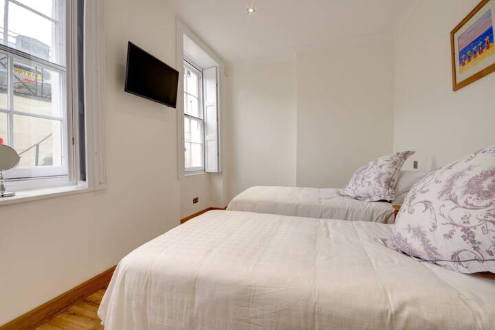 Room 5 of 20