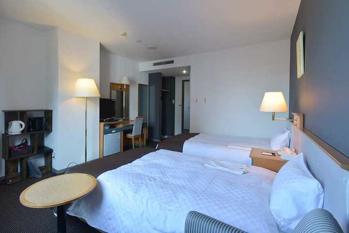 Room 8 of 28