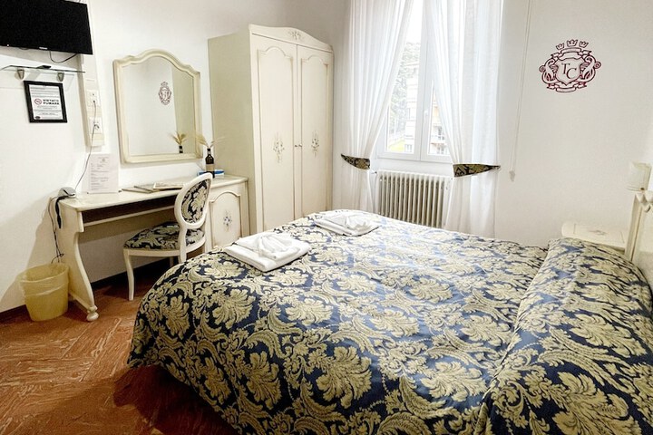 Room 13 of 38