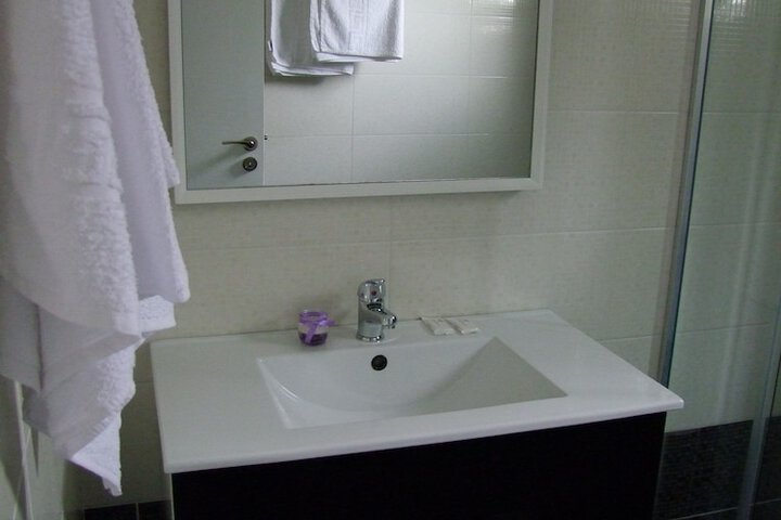 Room 3 of 32