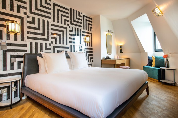 Room 21 of 77