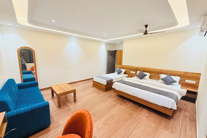 Room 12 of 18