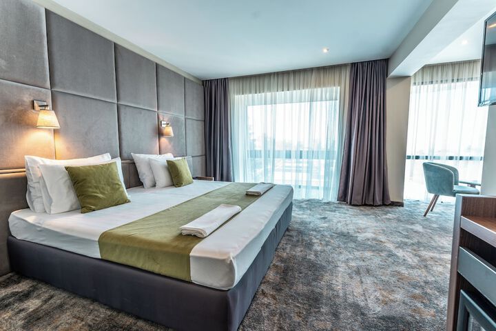 Room 8 of 52