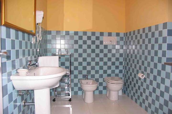 Room 7 of 11