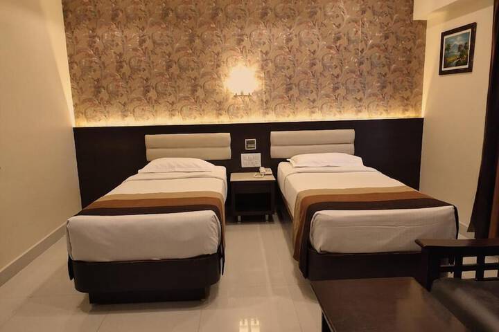 Room 33 of 43