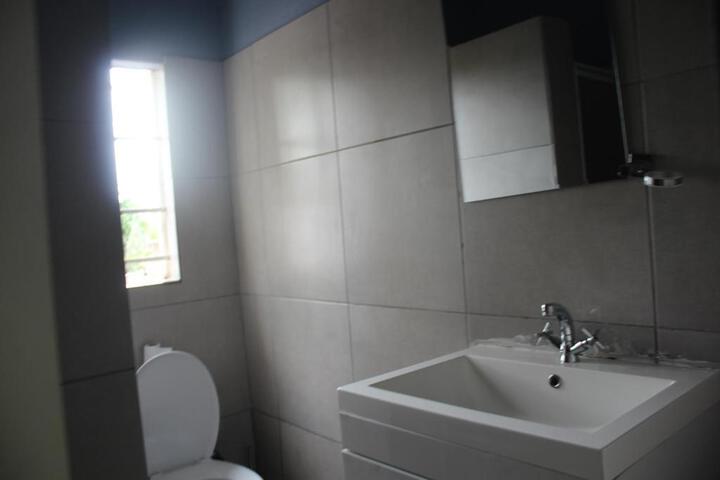 Room 6 of 12