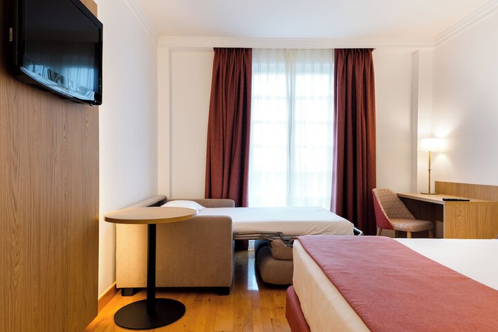 Room 16 of 82
