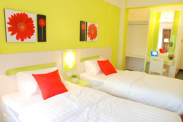 Room 9 of 34