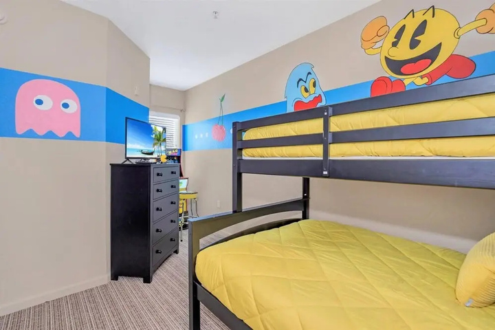 Room 11 of 18
