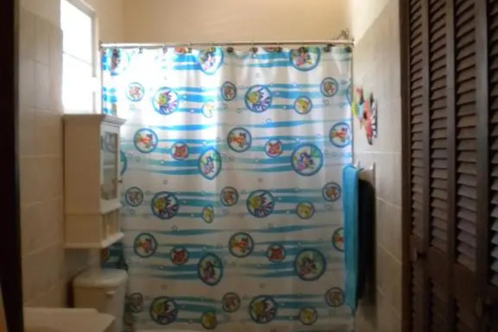 Room 4 of 9
