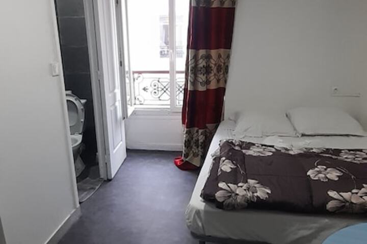 Room 11 of 18