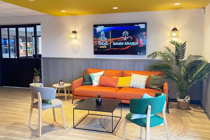 Entrance & Lobby
