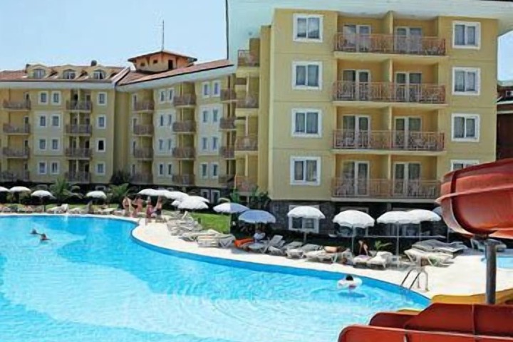 Hotel Pool
