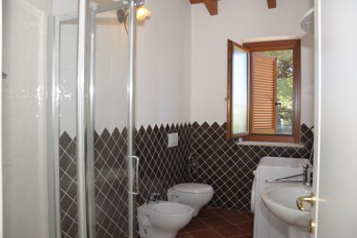 Room 5 of 49
