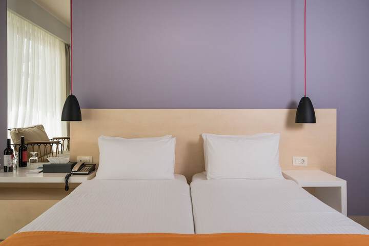 Room 8 of 121